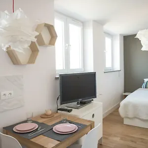 Willow Pillow Nowowiejska Apartment